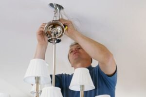 فك وتركيب النجف والستائر